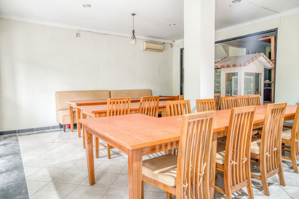 Фото RedDoorz near Taman Mini Jakarta