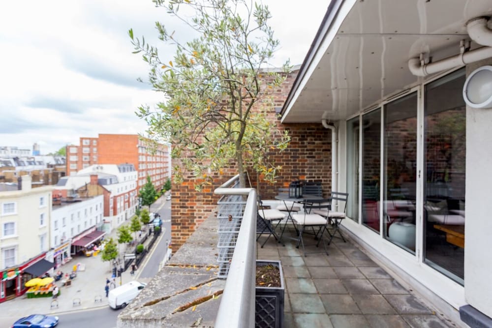Фото Short let - Penthouse Apartment With West-facing Terrace