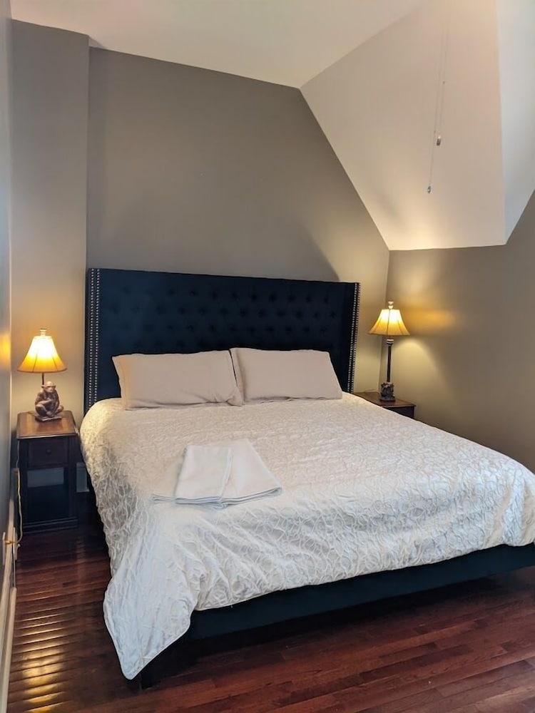 Фото Stratford Suites - 66 Daly Ave