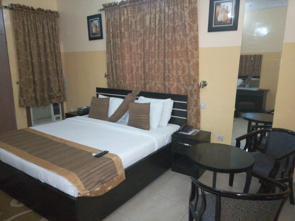 Фото Erith Apartments and Suites