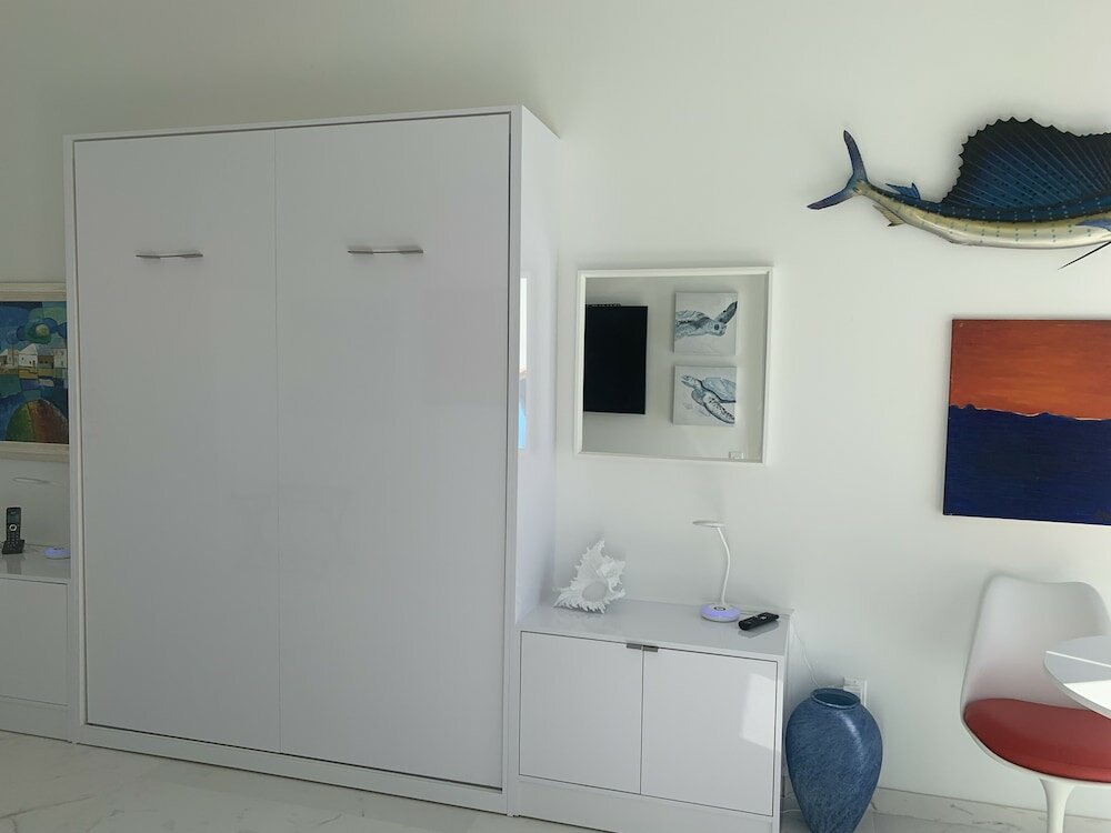 Фото Men Only Clothing Optional Guesthouse near Wilton Manors