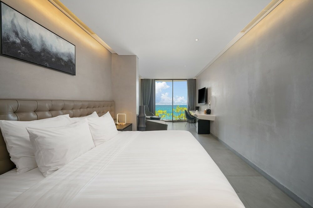 Фото M Suite Danang Beach
