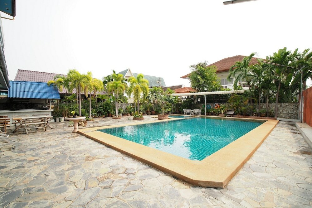 Фото Oyo 1004 Naklua Mansion