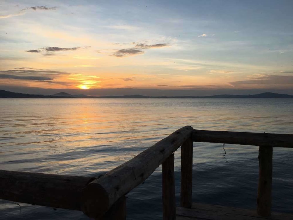 Фото Kaazi LakeFront Villas