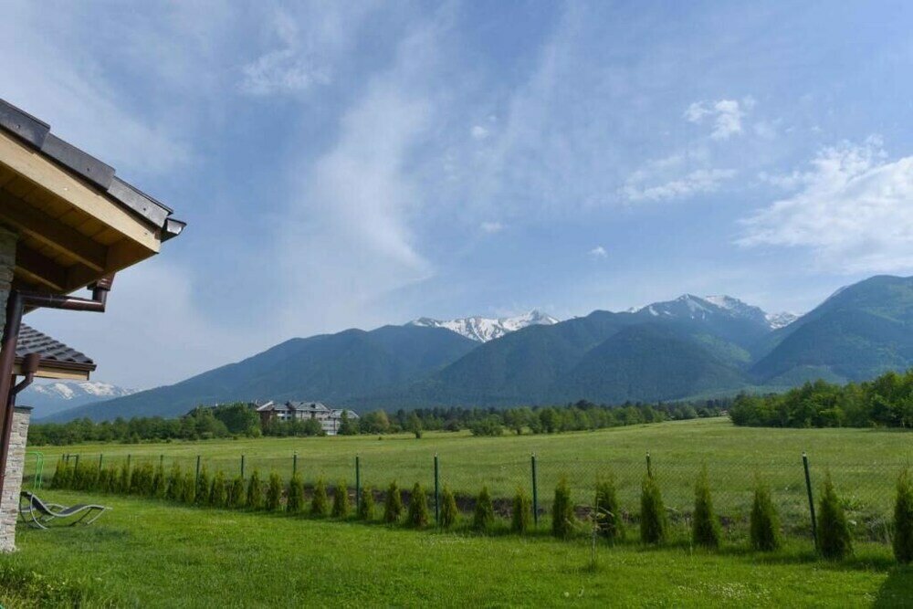 Фото Luxurious Chalet near Pirin Golf Resort