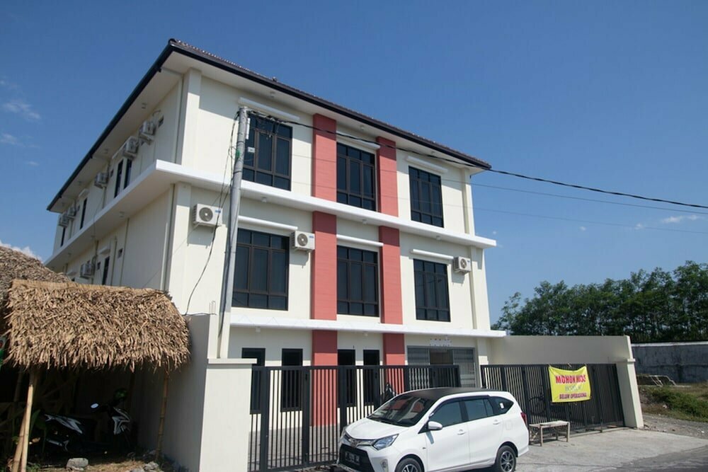 Hotel RedDoorz Syariah @ Hotel 91 Jember, Jember, photo