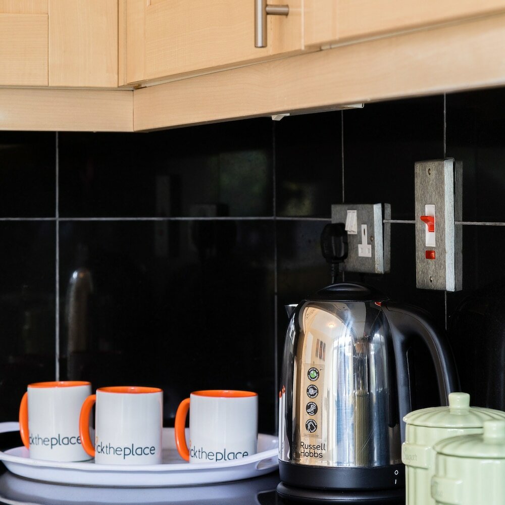 Фото The Oxford Street Retreat - Modern 3bdr in 2 Apartments