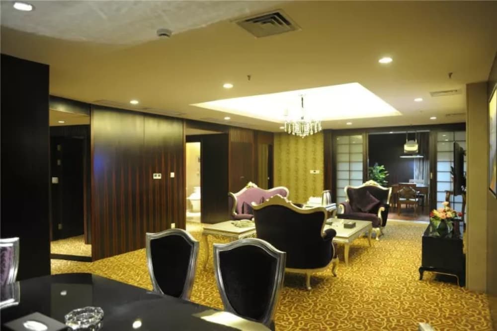 Фото Junyi Wangchao Hotel