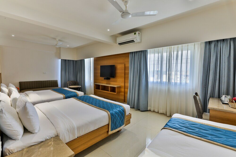 Фото Hotel Vbr Grand Inn