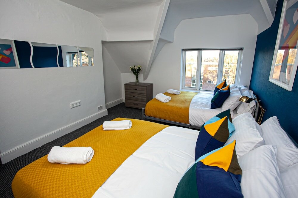 Фото The Manchester Pad - Sleeps 12