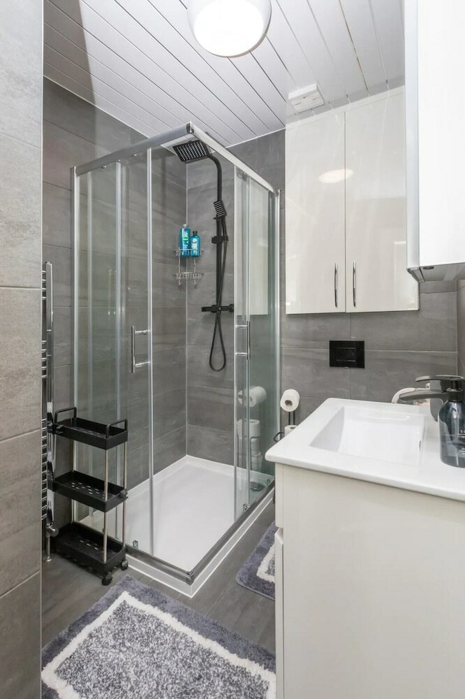 Фото Modern & Spacious 2bd Flat - Westbourne Park