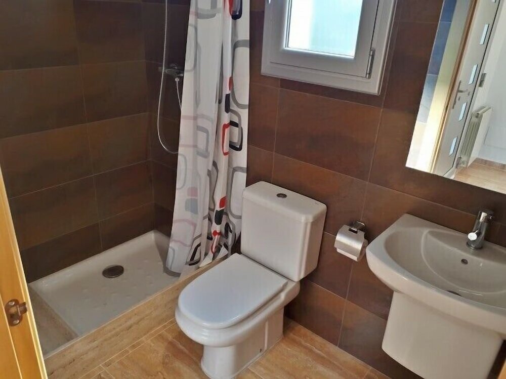 Фото Chalet con piscina y vistas a 10min de la playa de Blanes