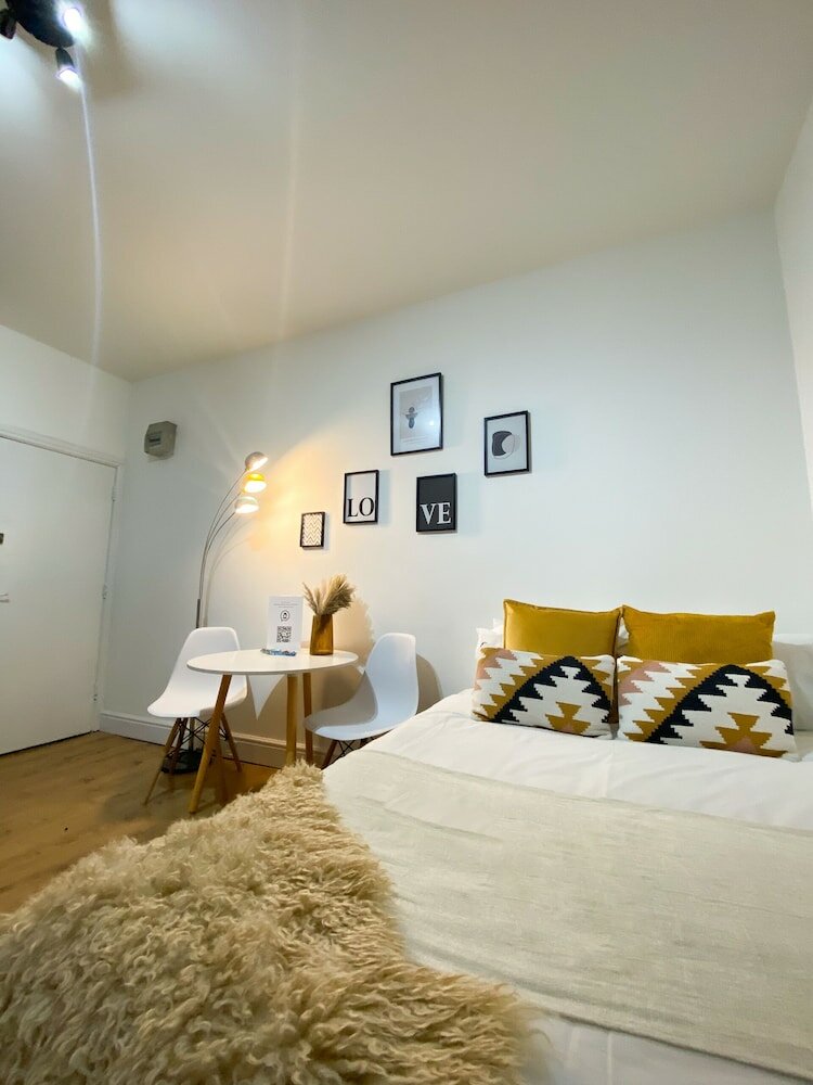 Фото Holland Road Stays