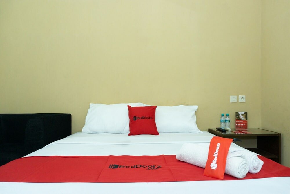 Фото RedDoorz near Alun Alun Madiun