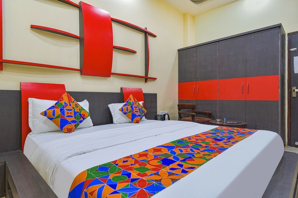 Фото Fabhotel The Castle Homestay Inn