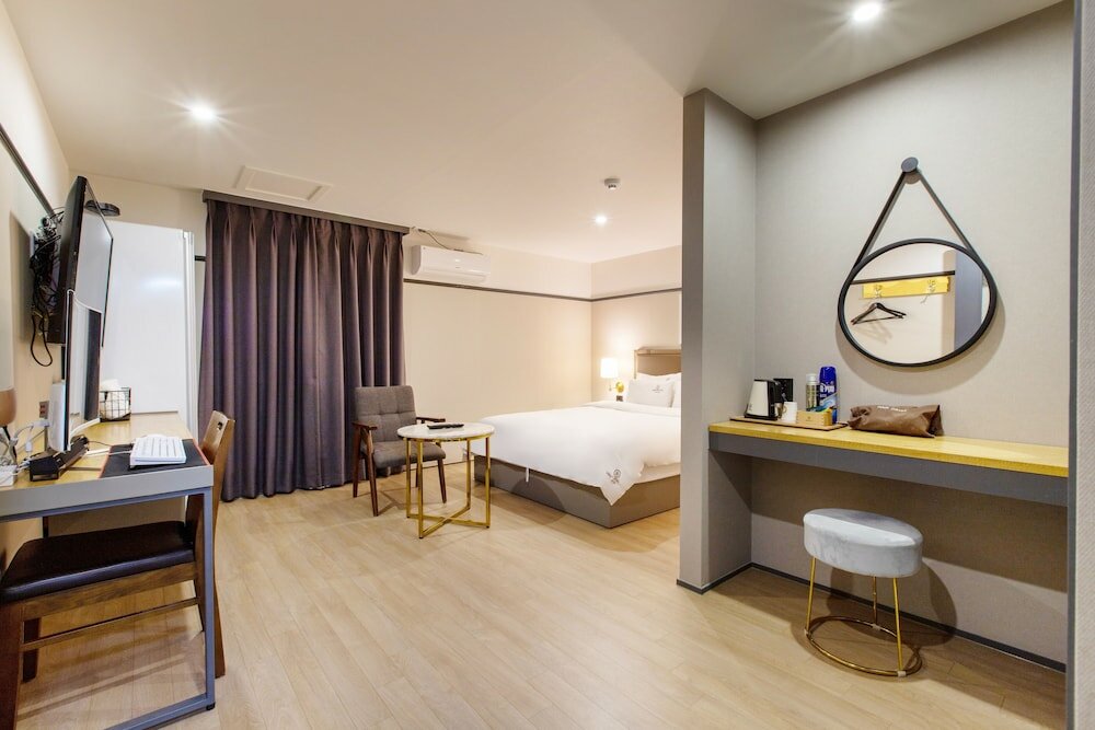 Фото Brown Dot Hotel Minam