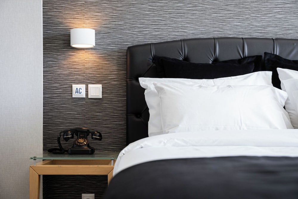 Фото Kreoli Suites Glyfada