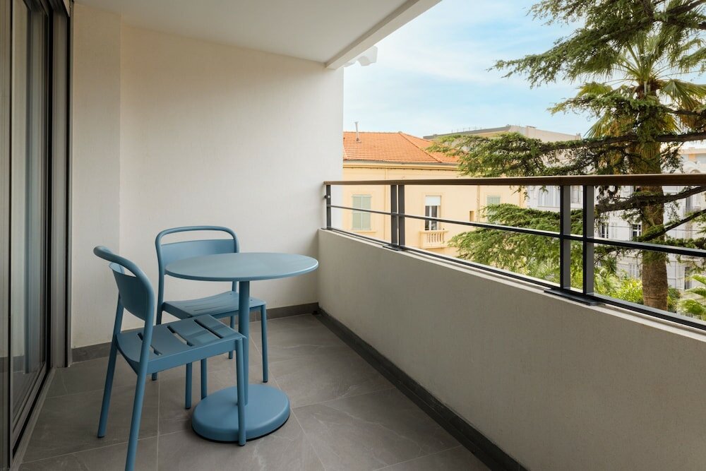 Фото Staybridge Suites Cannes Centre by IHG
