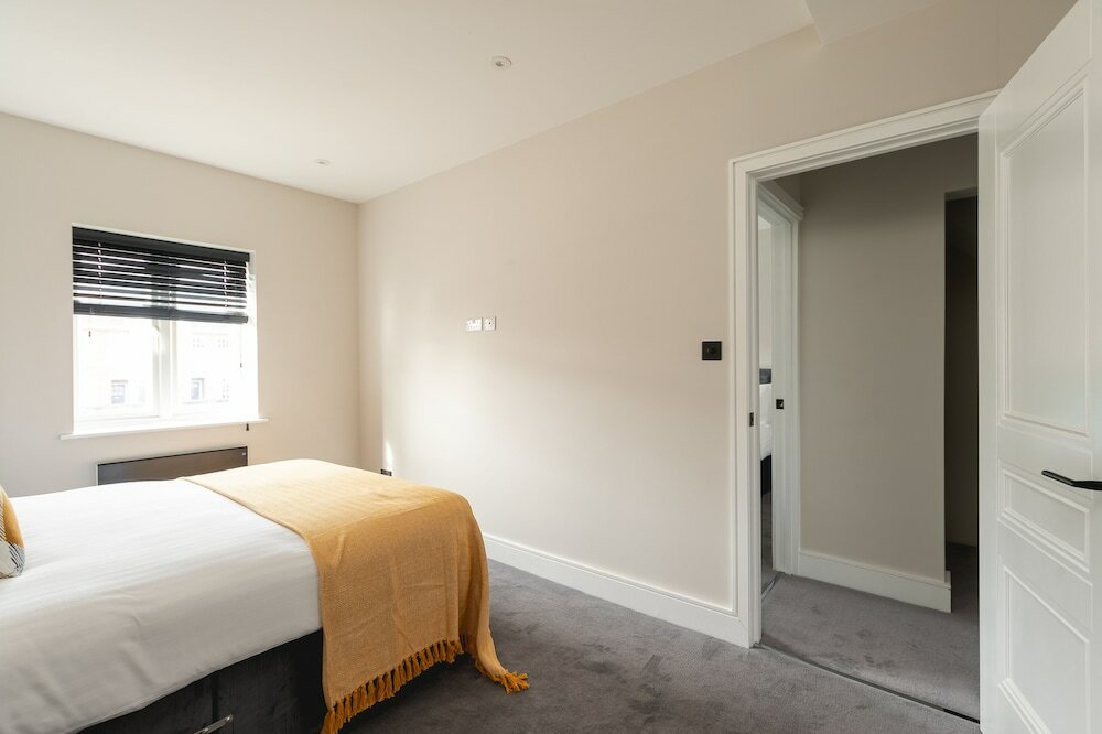 Фото Skyvillion Apartments Cockfosters