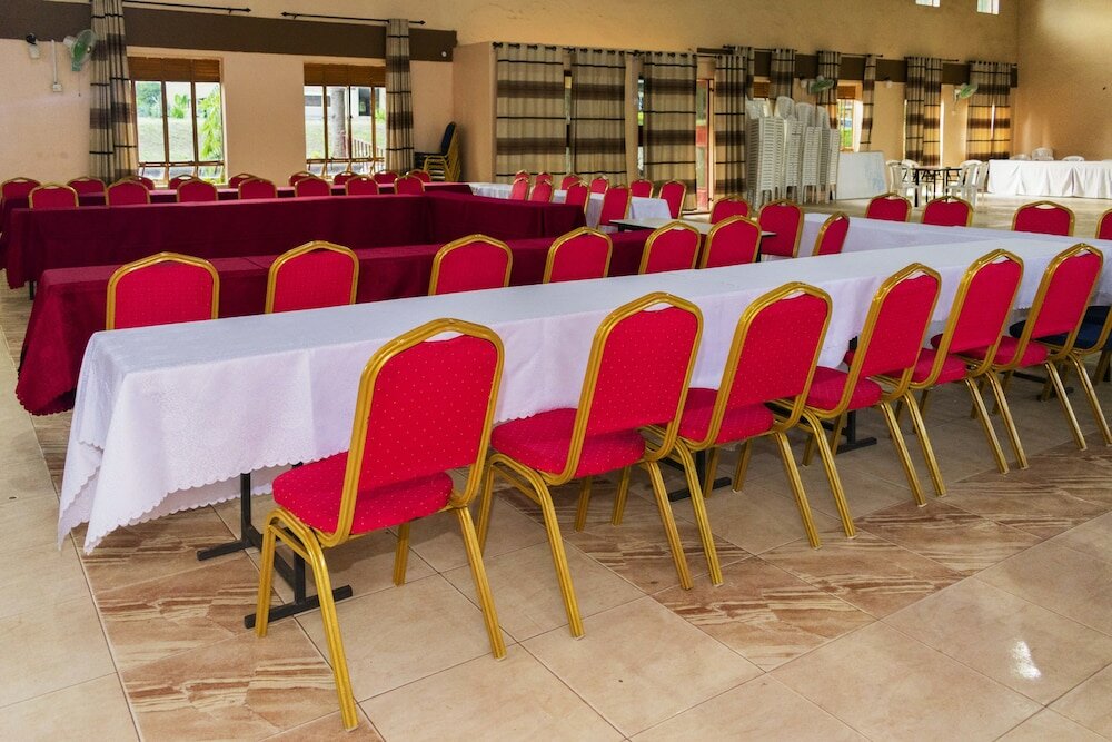 Фото Rwenzori International Hotel