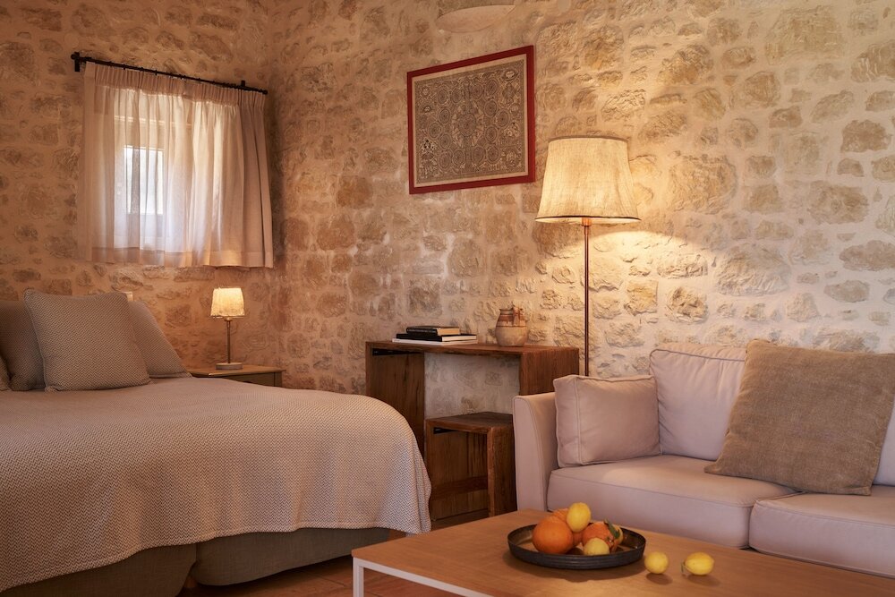 Фото Kapsaliana Village Hotel