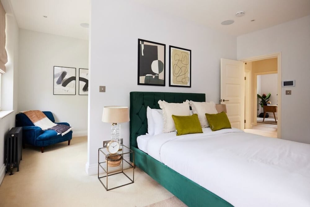 Фото The Camden Place - Breathtaking 4bdr Flat With Garden