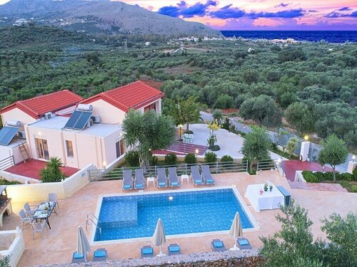 Гостиница Modern Villa With Heated Swimming Pool in Georgioupoli Greece в Георгиуполисе