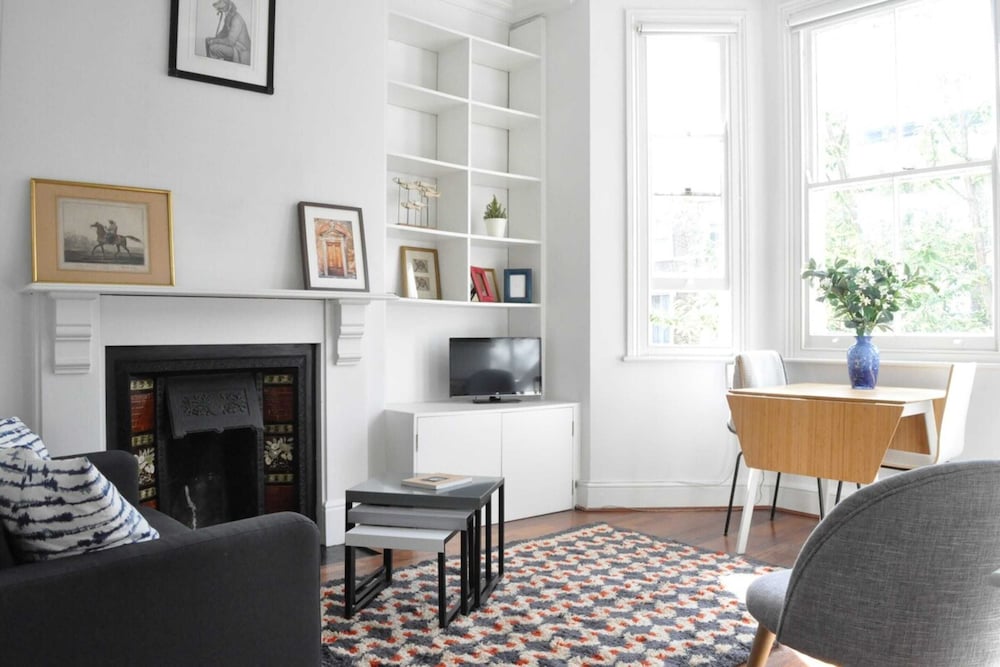 Фото Bright 1 Bedroom Flat Perfect for City Getaway