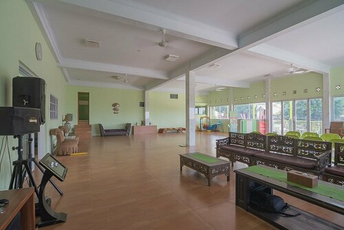 Гостиница RedDoorz Syariah near Museum Wisma Karya Subang в Субанге