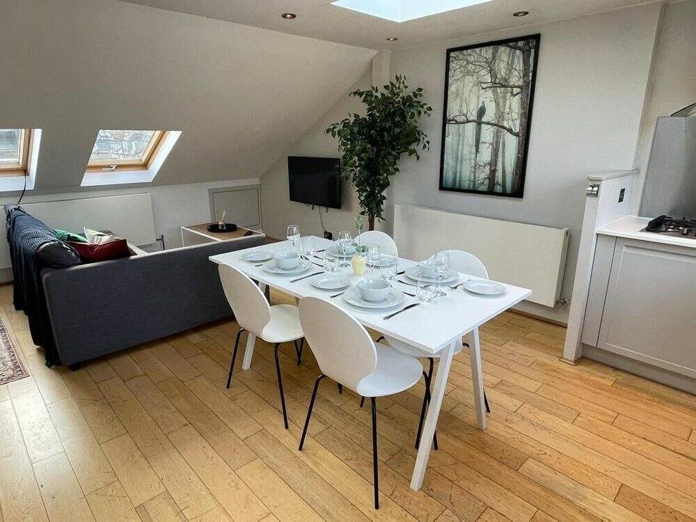 Фото Modern Two Bedroom Apartment in Fulham by Sojo Stay