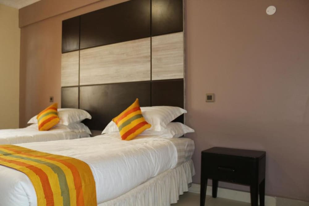 Фото Saala Hotel