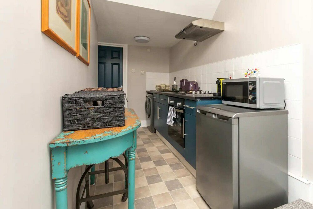 Фото Spacious 1 Bedroom Garden Flat Near King's Road