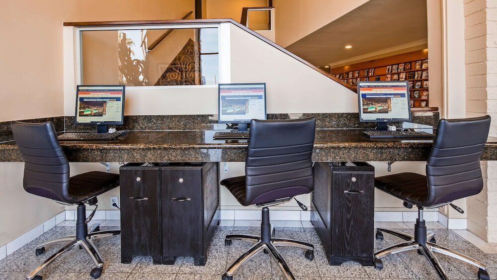 Фото Best Western Date Tree Hotel