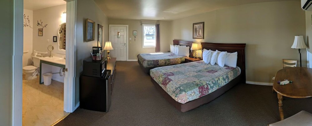 Фото The Meadowlark Inn