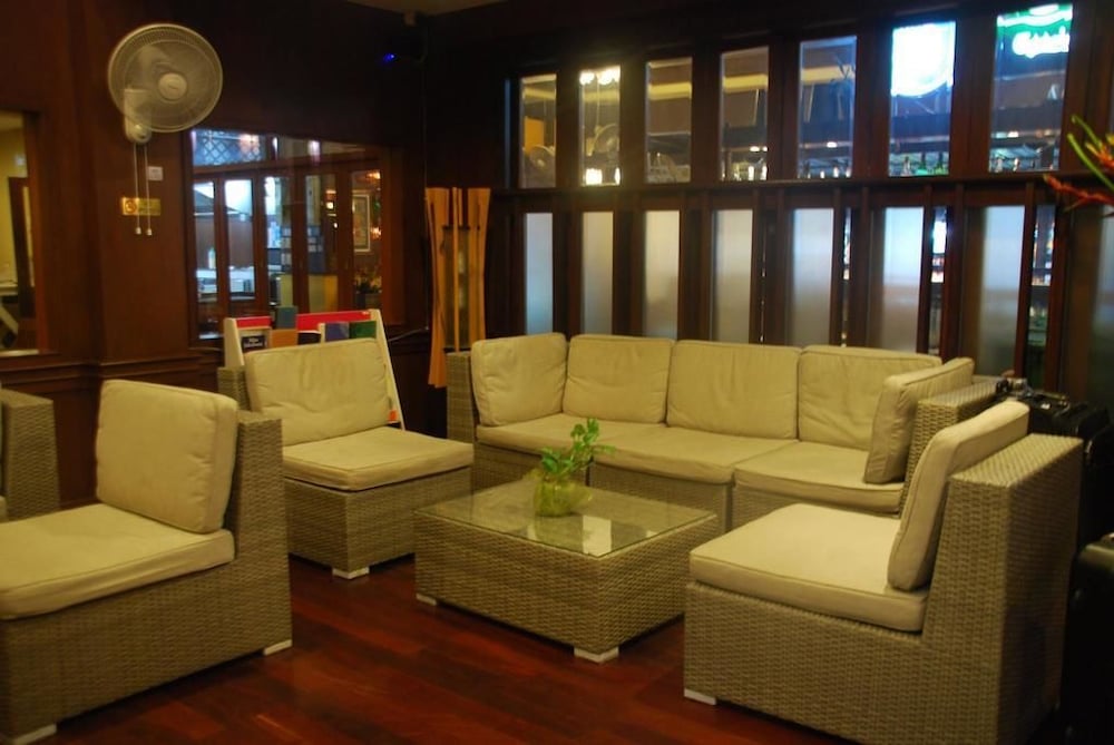 Фото Rattana Karon Beach Hotel