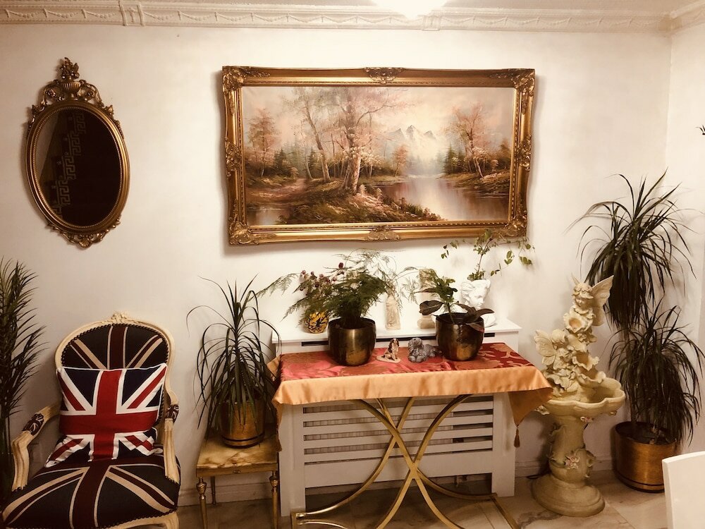 Фото Centrally Located 4 Bedroom House