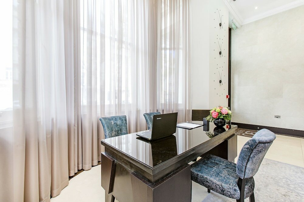 Фото 130 Queen's Gate Apartments