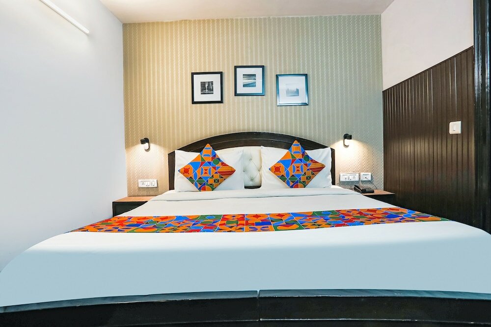 Фото Fabhotel Sentinel Suites