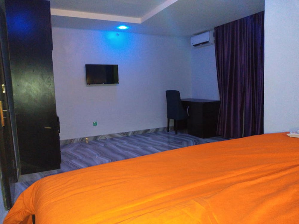 Фото White Court View Hotel