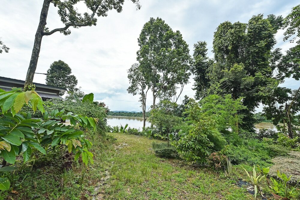 Фото Oyo Home 90682 Liliz Mambang Farmstay