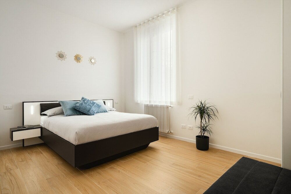 Фото Golden Teal