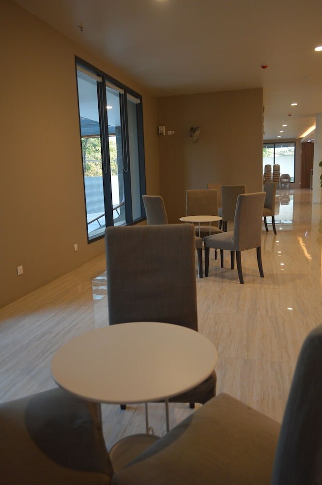 Фото Airport Avenue Hotel