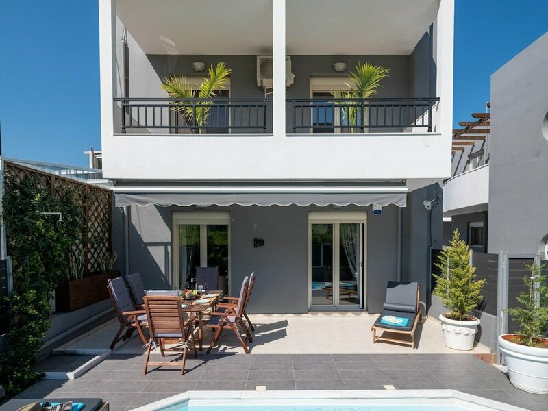 Гостиница Grey House by Checkin