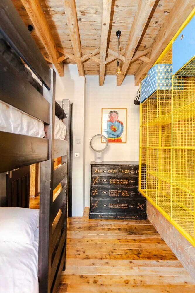 Фото Spectacularly Unique 4 Bedroom House in Bethnal Green