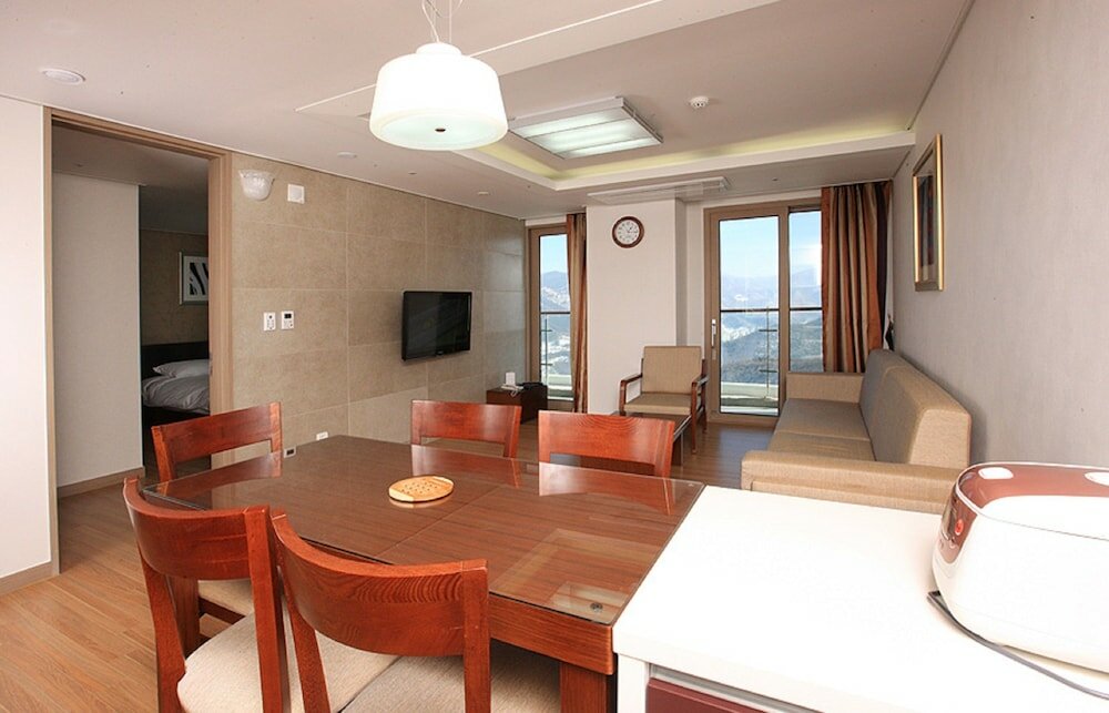 Фото High1 Condominium