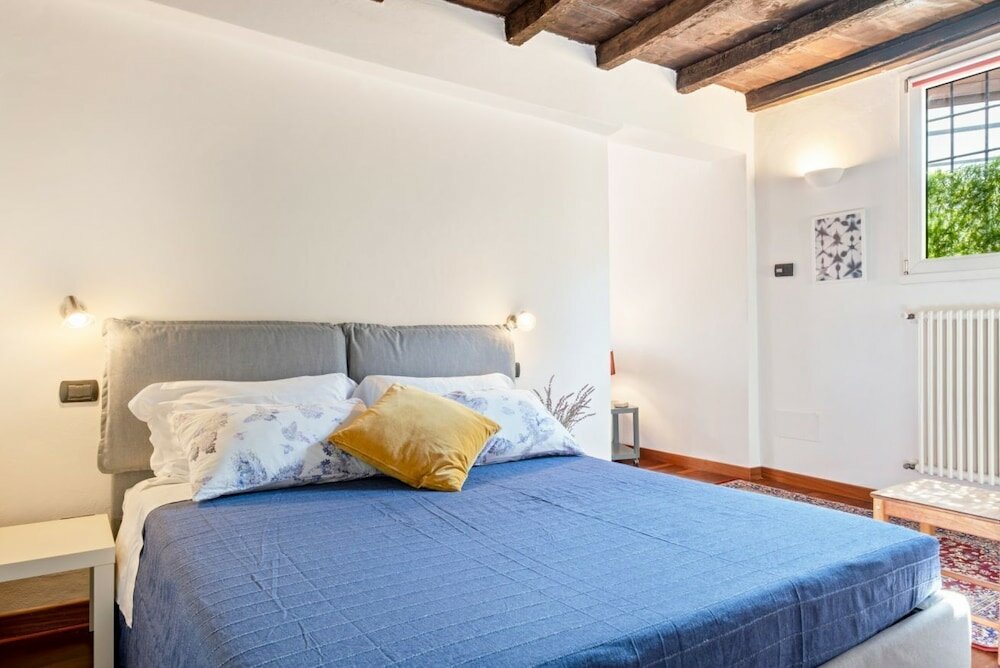 Фото Piazza dei Tribunali Apartment