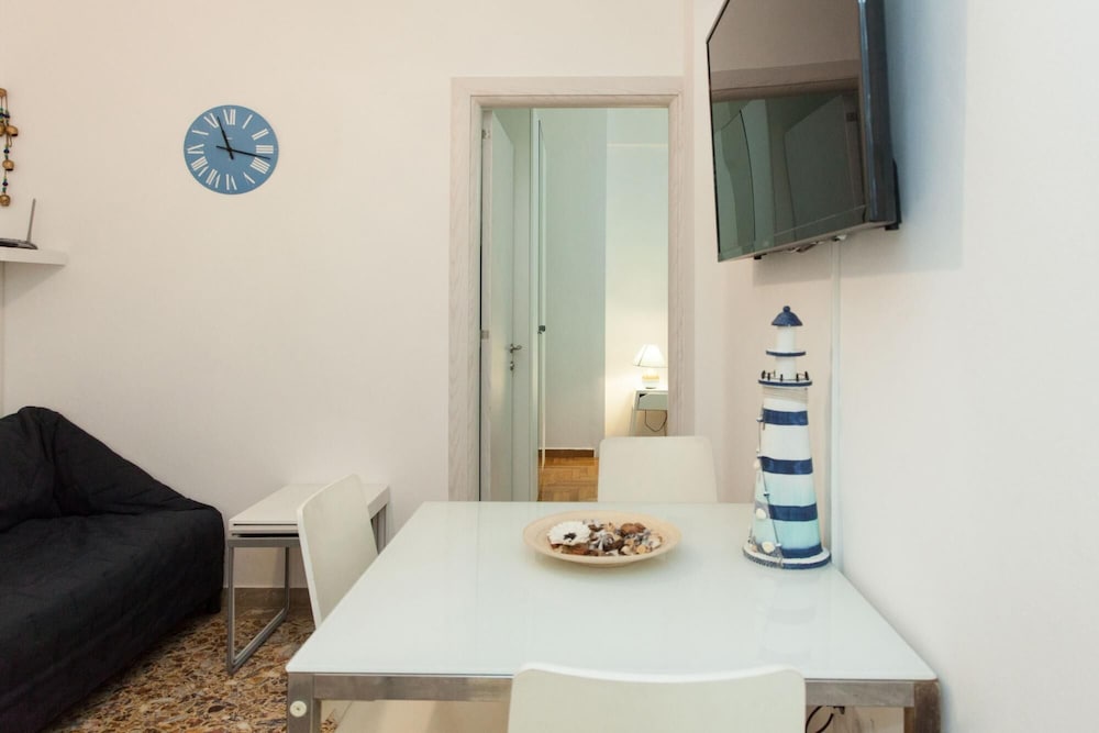 Фото Lovely 2 Bedroom apt in Metaxourgio Center