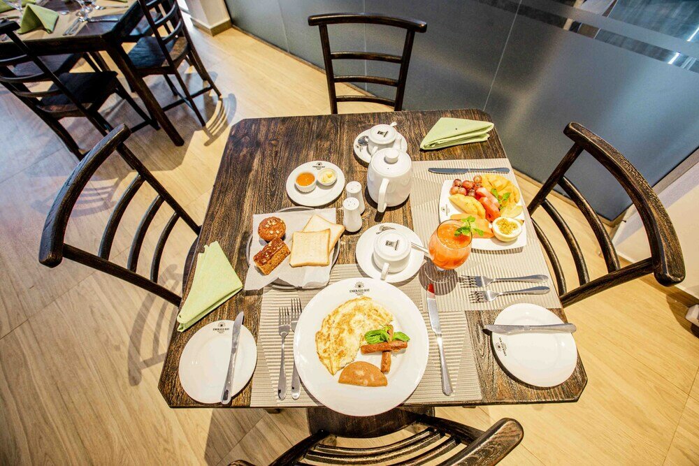 Фото Emerald Bay Resort Mirissa