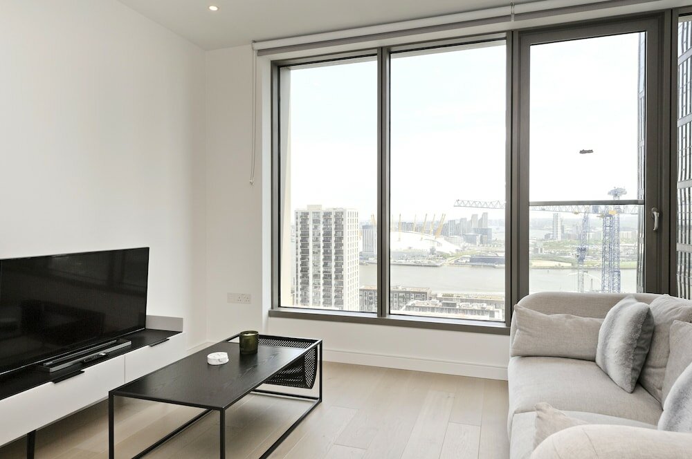 Фото Luxury Waterfront Studio in Canary Wharf by Underthedoormat