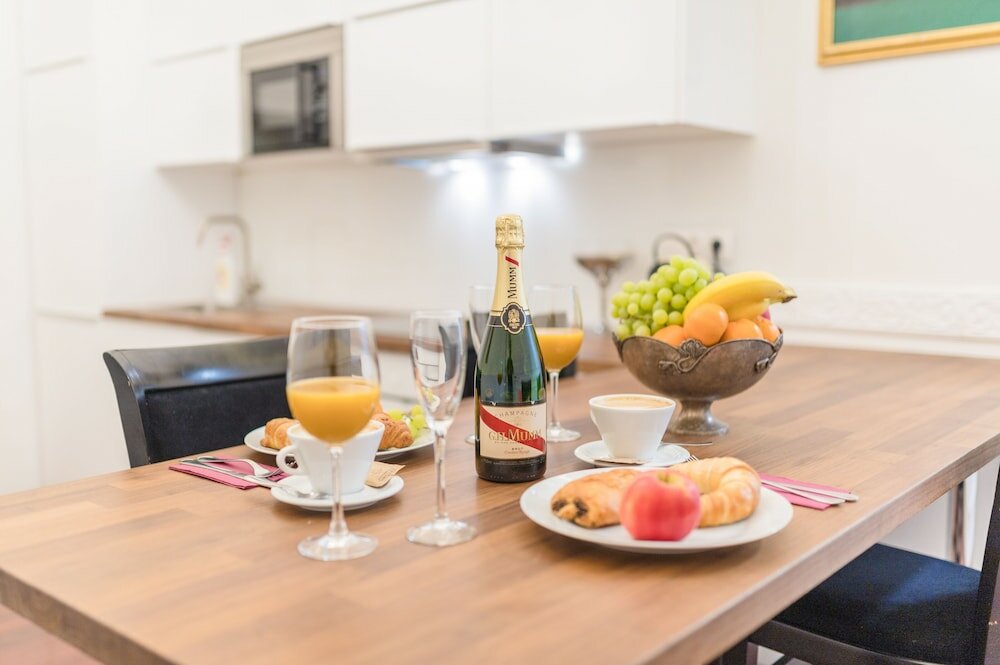 Фото Music Academy Bedroom Suite Café Vian Apartman Kft